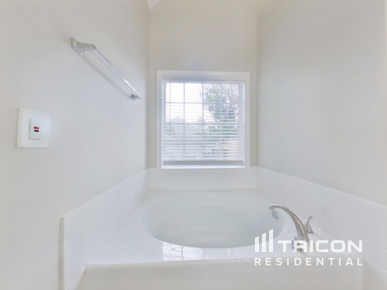 Building Photo - 308 Trail Spring Ct