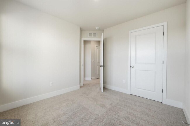 Building Photo - 113 Lakota St