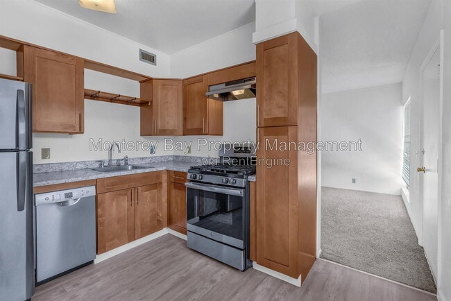 Building Photo - 500 Glenwood Cir