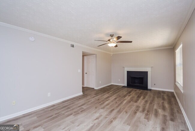 Building Photo - 237 Fox Run