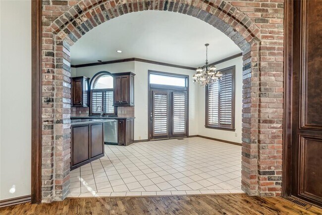 Building Photo - 1300 Irvine Dr