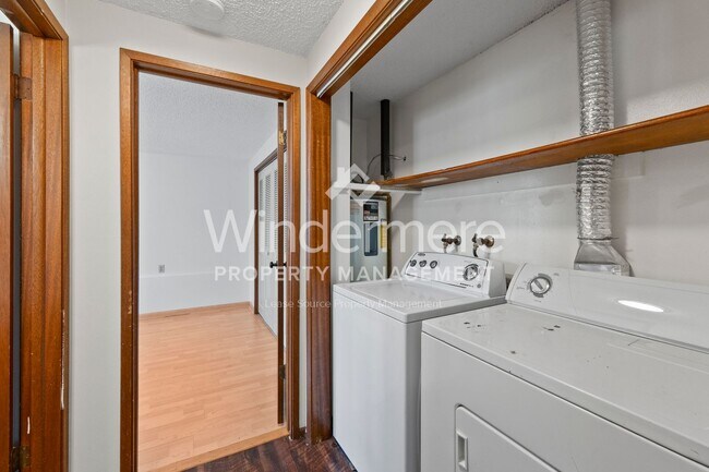 Building Photo - Freshly Updated 2 Bed 1 Bath Spokane Valley property with detached garage / Shop