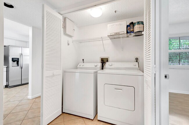 Building Photo - 14096 Huntington Pointe Dr