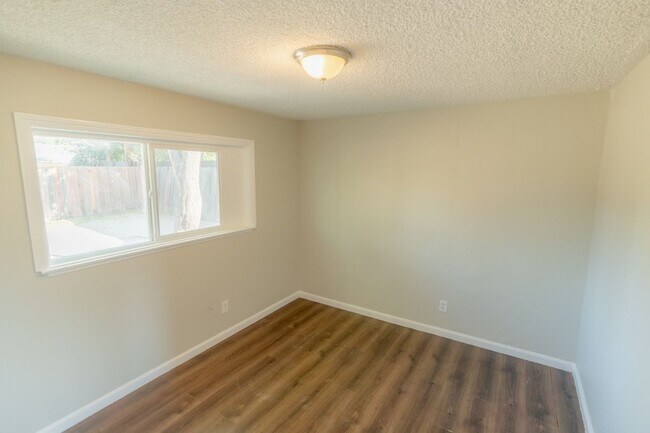 Building Photo - COMING SOON! Single Story 4 Bedroom Home for Rent in Woodland Hills!