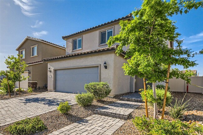 Building Photo - Gorgeous 2019 Build Home with Beautifully Landscaped Backyard! (COMING SOON)