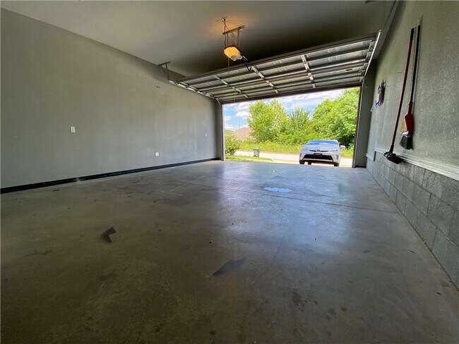 Building Photo - 133 S Pinyon Point