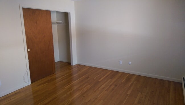 Building Photo - 110 Main St