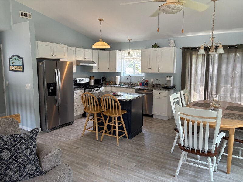 Building Photo - 10 Allagash Trail