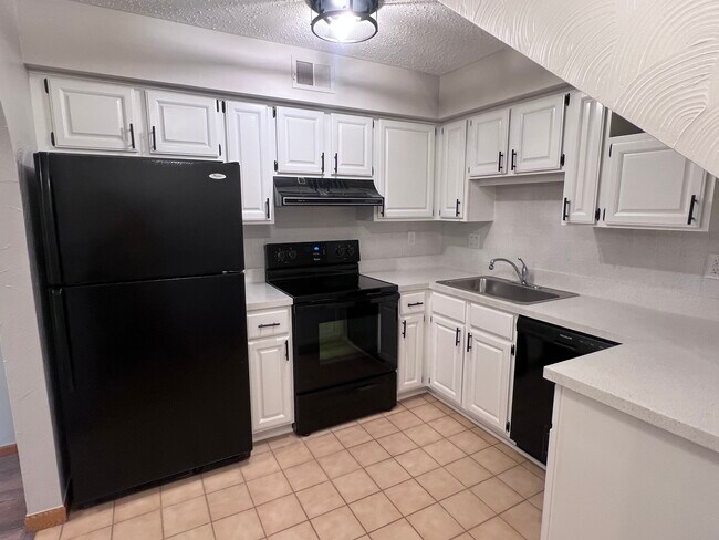 Building Photo - 261 Pinewood Cir