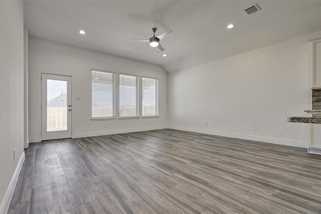 Building Photo - 981 Youth Water Rd