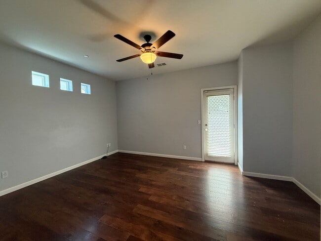 Building Photo - harming 3 bedroom, 2 bathroom single-story...