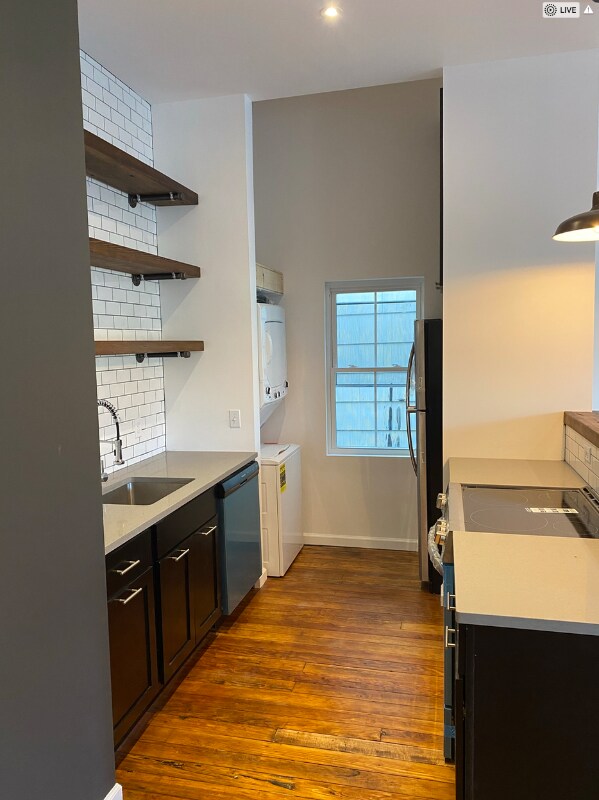 Building Photo - 249 1st St