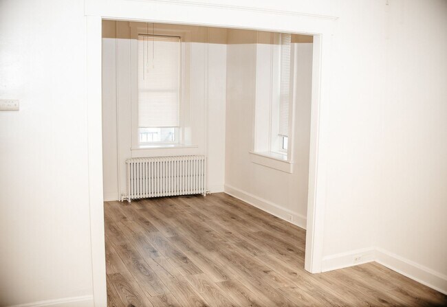 Building Photo - 204 E High St