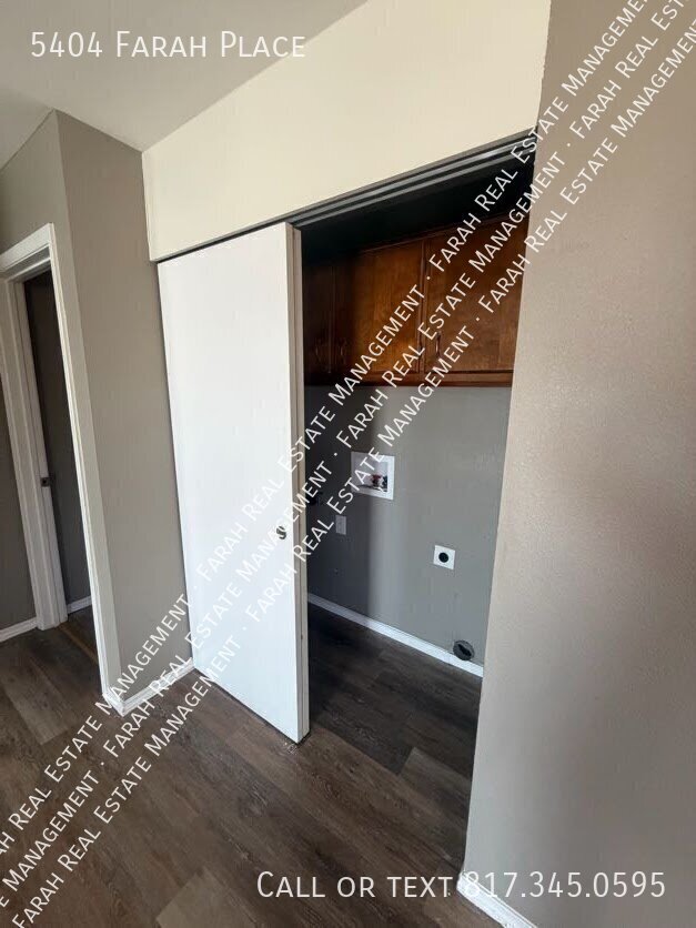 Building Photo - 5404 Farah Pl