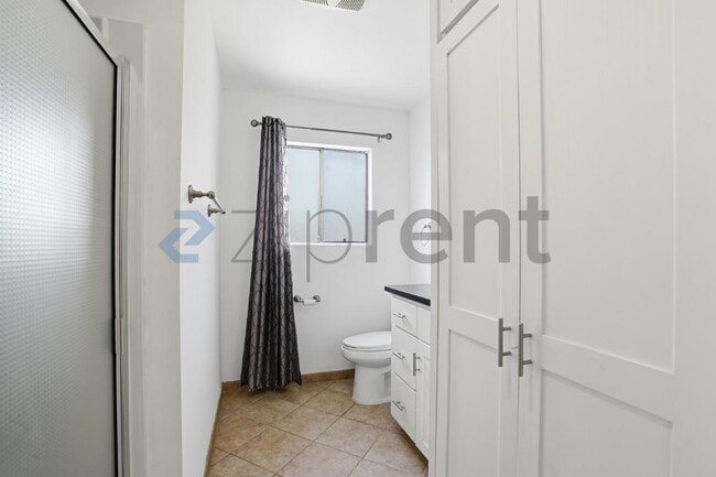 Building Photo - 743 Euclid Ave