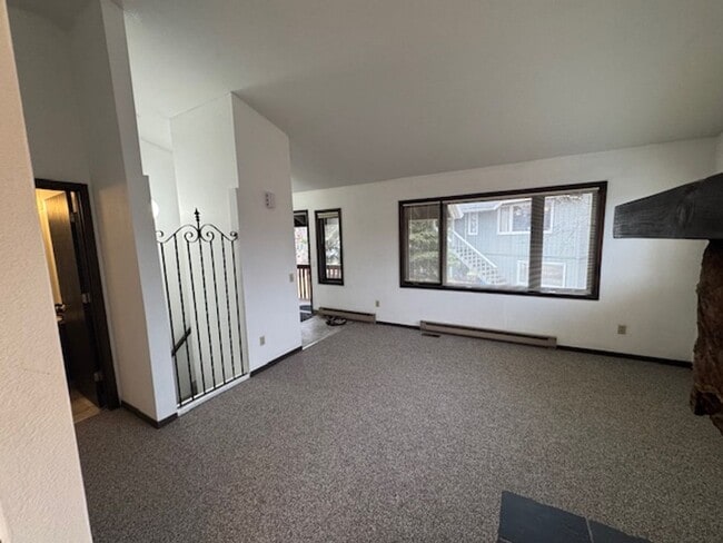 Building Photo - 2 Bedroom Unit in South Anchorage!