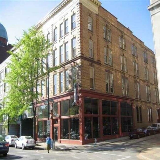 Interior Photo - 121 W Broad St
