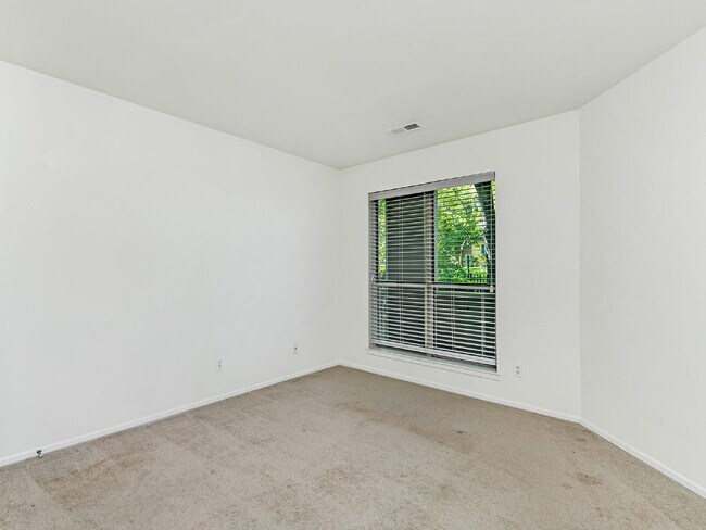 Building Photo - Don't miss out on this amazing 2 bedroom, ...
