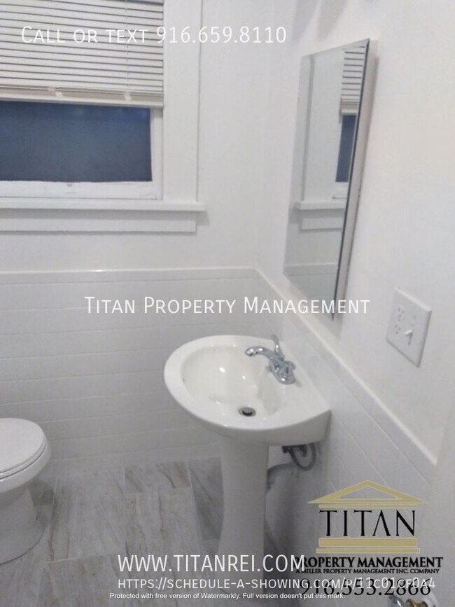 Building Photo - 714 27th St