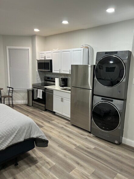 Building Photo - 808 S 49th St