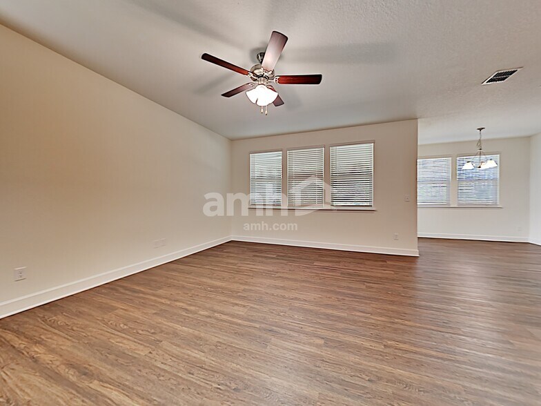 Building Photo - 417 Sandstone Dr