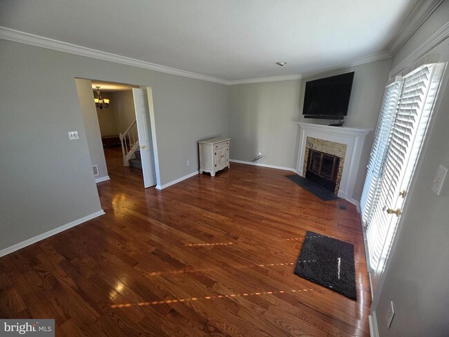 Building Photo - 307 Meadow Ct