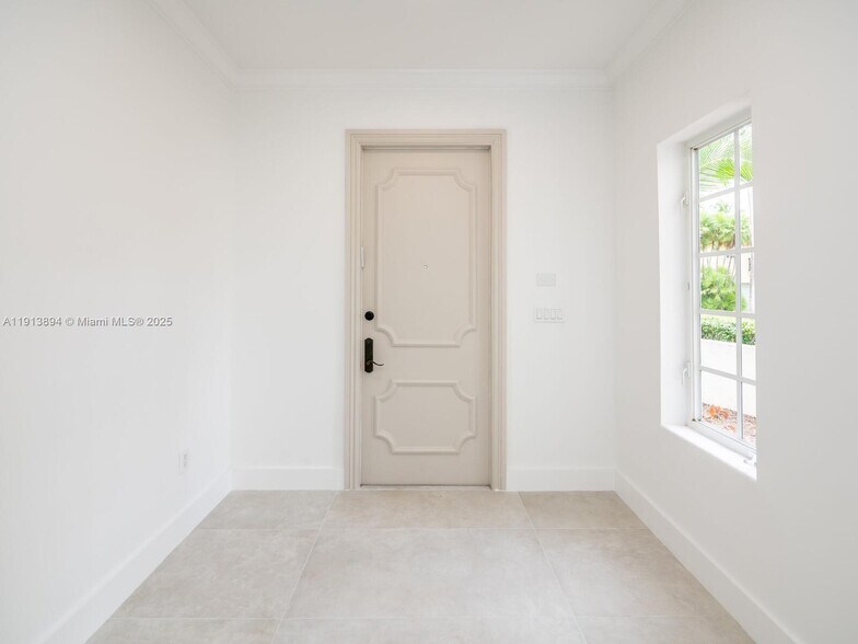 Building Photo - 20729 NE 32nd Ave