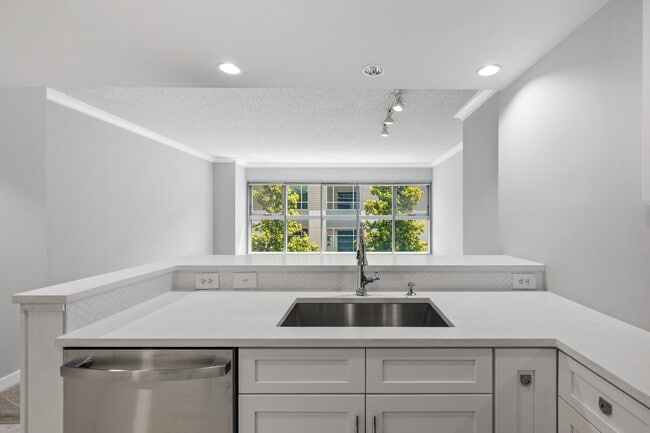 Building Photo - 777 7th St NW