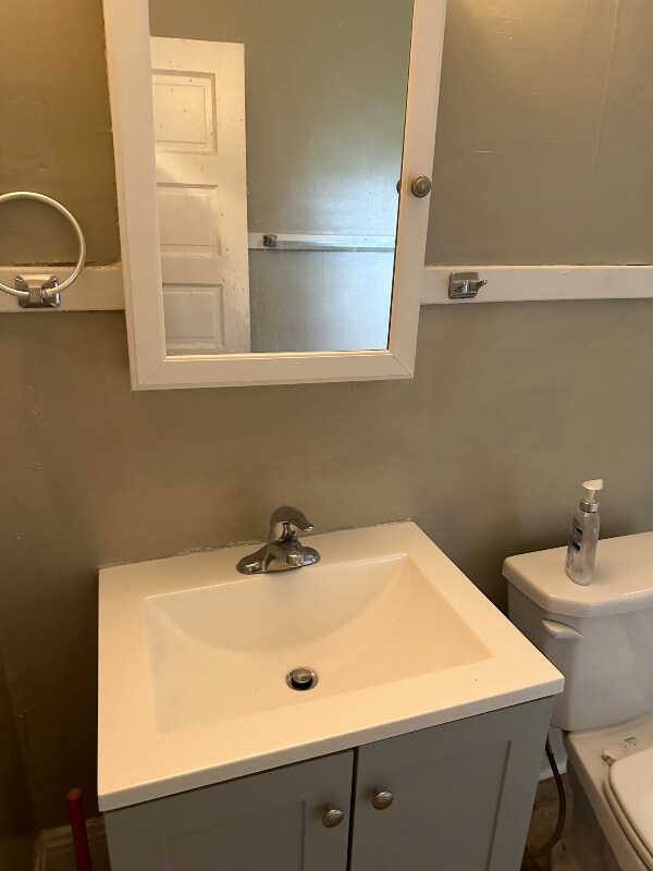 Building Photo - 881 Babbitt Rd