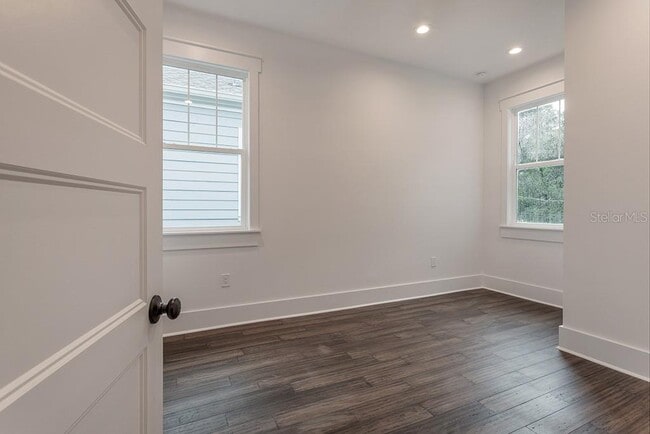 Building Photo - 1408 E Curtis St