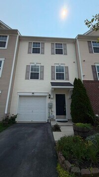 Building Photo - 244 Rumbling Rock Rd