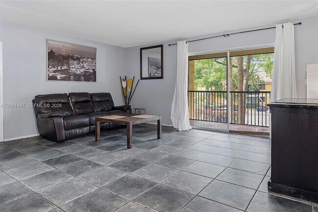 Building Photo - 3083 N Oakland Forest Dr