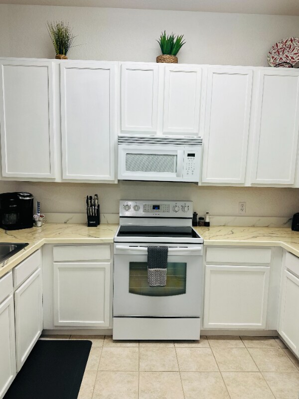 Building Photo - 1002 Gran Bahama Blvd