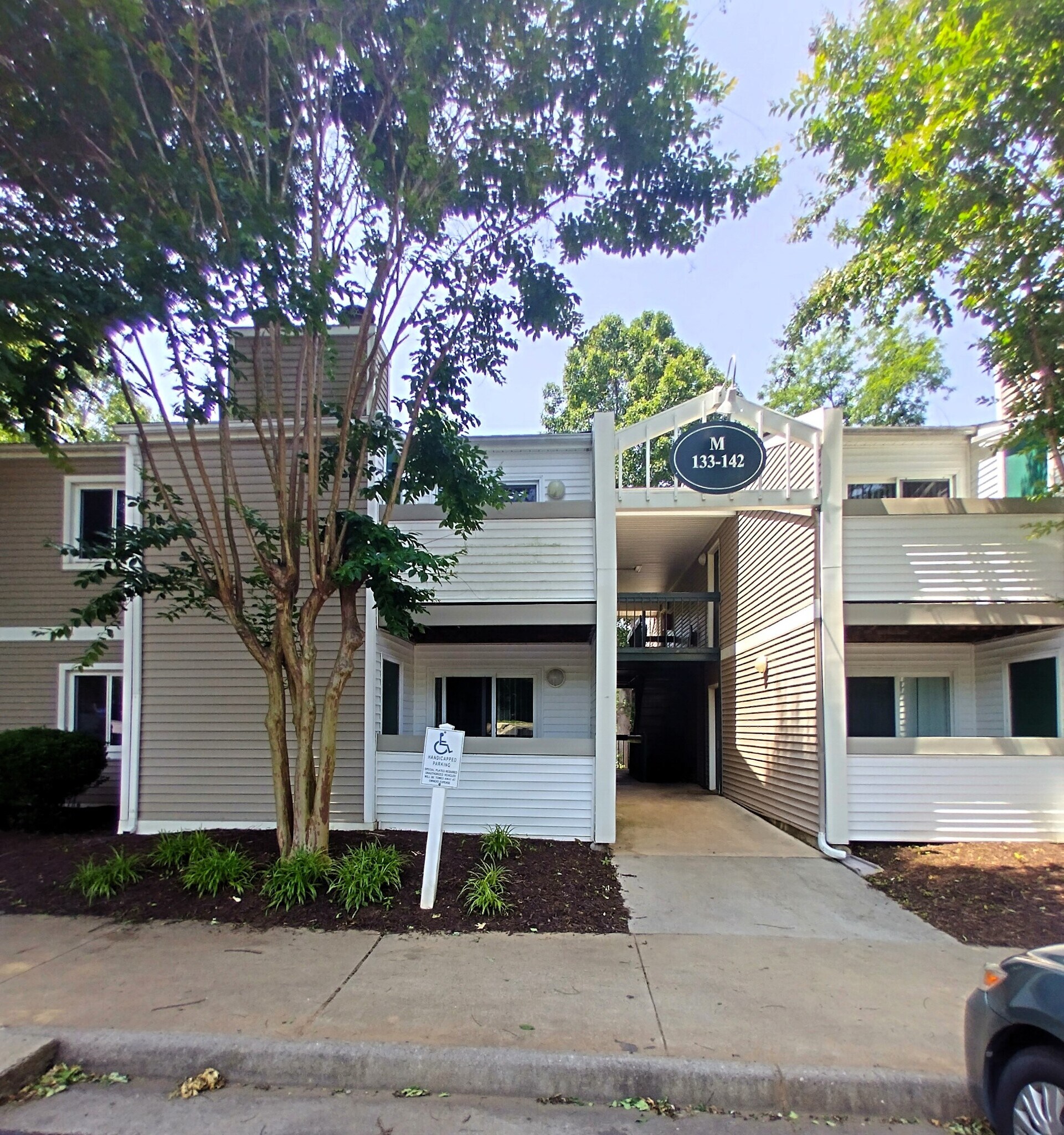 Building Photo - 600 Reusens Rd