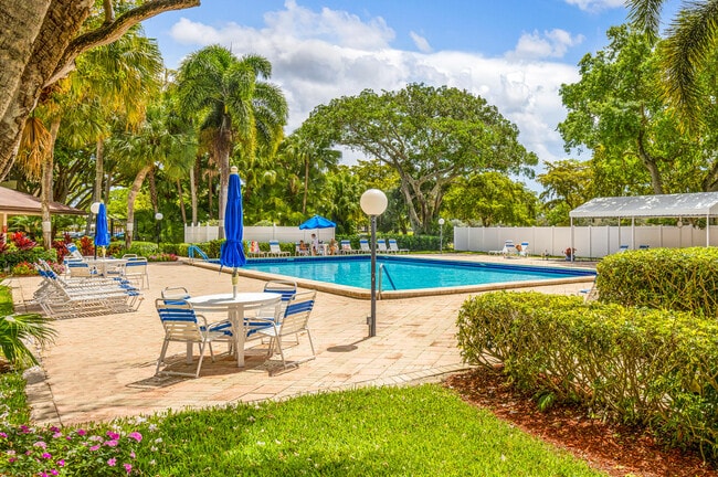 Building Photo - 3151 S Palm Aire Dr