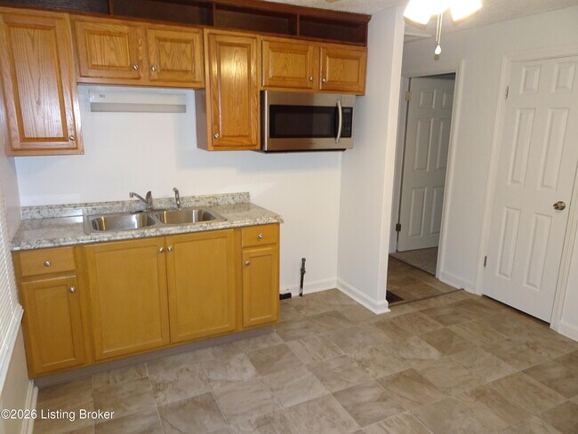 Building Photo - 226 Downes Ln