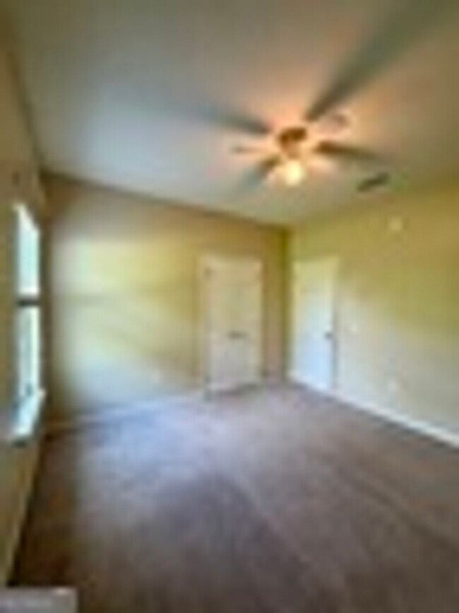 Building Photo - 200 Royal Palms Ave