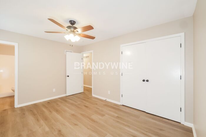 Building Photo - 941 NE Bristol Dr