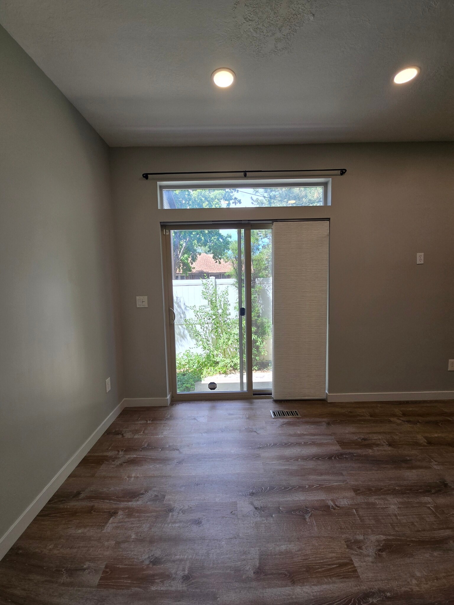 Building Photo - 287 E Rockingham Ct