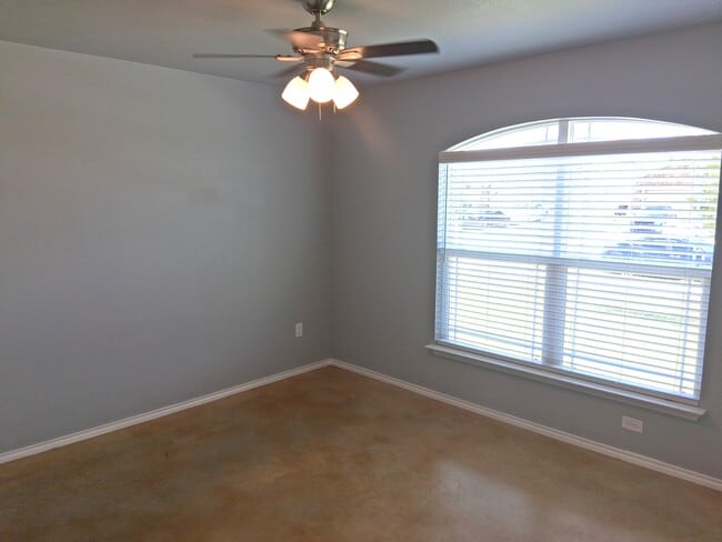 Building Photo - 3010 Privet Dr