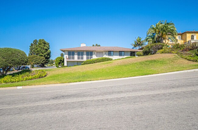 Building Photo - Ocean View Prime Location