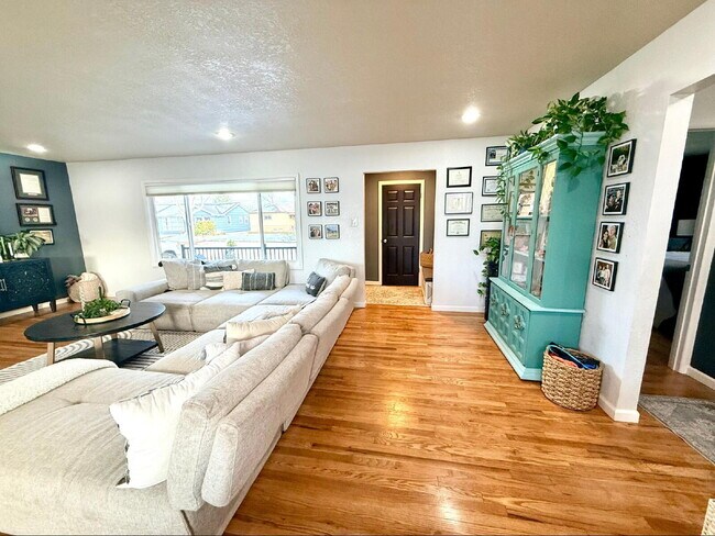 Building Photo - Gorgeously Updated Pueblo Home