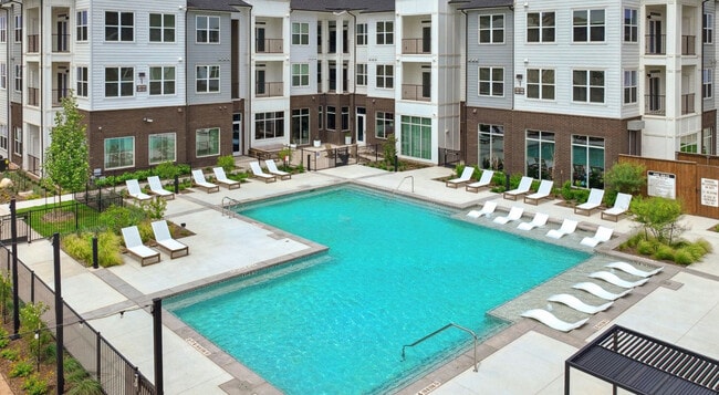 Building Photo - 1301 Leah Ave