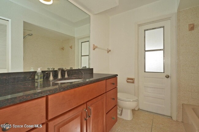 Building Photo - 765 Palm Dr