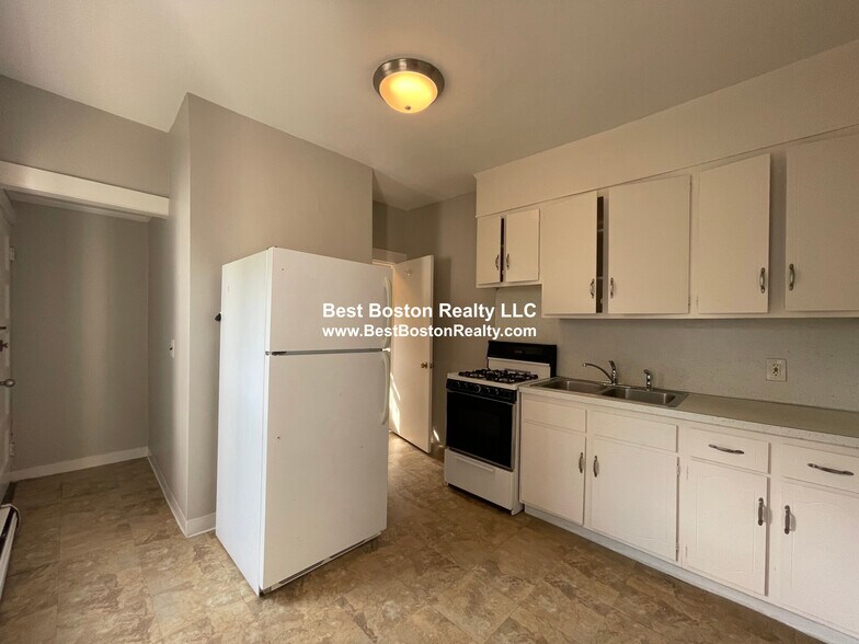 Building Photo - 7 Elmer St