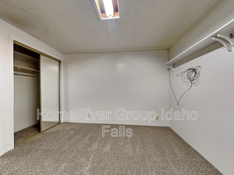 Building Photo - 380 Ladino Dr