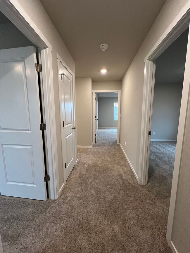 Building Photo - 3105 Wrangler Dr