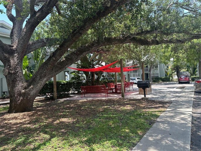 Building Photo - 5440 S MacDill Ave