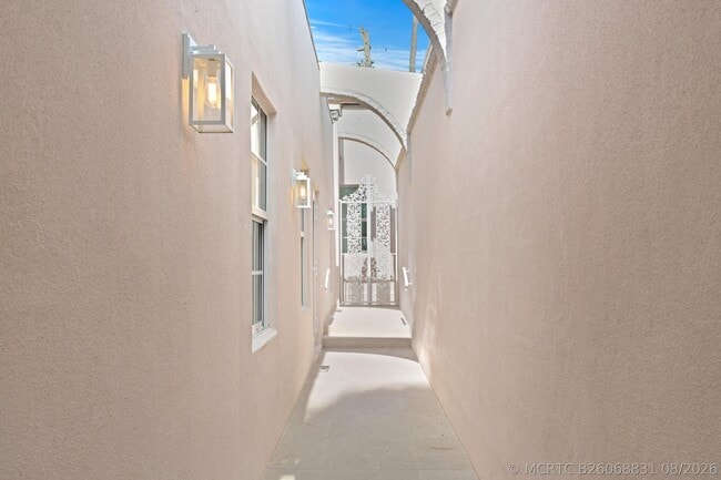 Building Photo - 255 Royal Poinciana Way