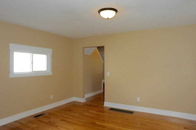 Building Photo - 1424 Sigsbee St SE